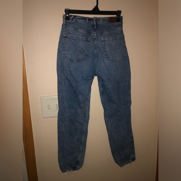 Hollister Ultra High Rise Mom Jeans Size 0 or 24 - Picture 3 of 4